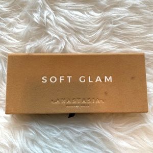 Anastasia Soft Glam